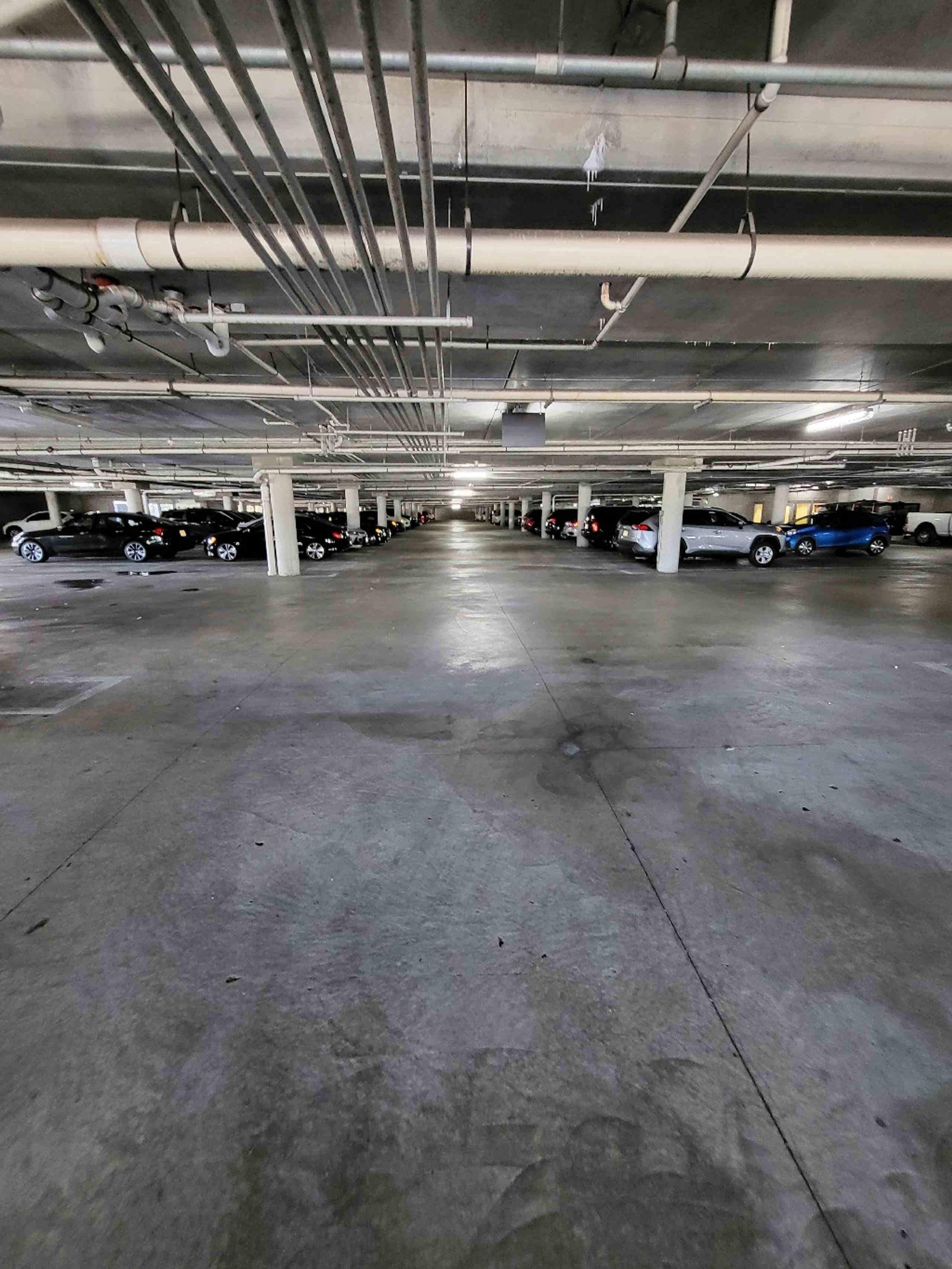 Fotografía real de un Estacionamiento que puedes rentar con SpotMe) de forma rápida y segura, ubicado en Juan Escutia, CDMX.